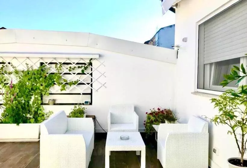 تختخواب و صبحانه Stanza E Bagno Privato, Idromassaggio Con Extra Fee, In Appartamento