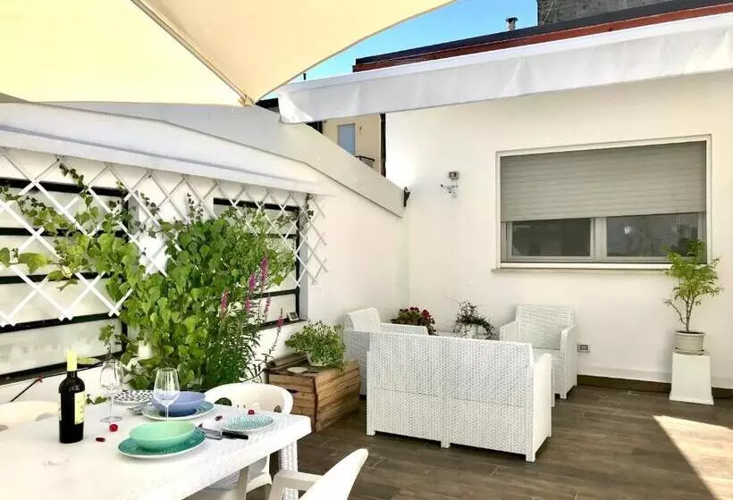 تختخواب و صبحانه Stanza E Bagno Privato, Idromassaggio Con Extra Fee, In Appartamento