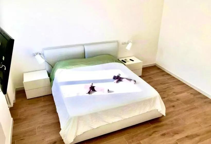 تختخواب و صبحانه Stanza E Bagno Privato, Idromassaggio Con Extra Fee, In Appartamento