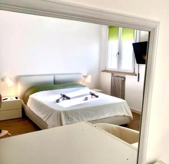 تختخواب و صبحانه Stanza E Bagno Privato, Idromassaggio Con Extra Fee, In Appartamento