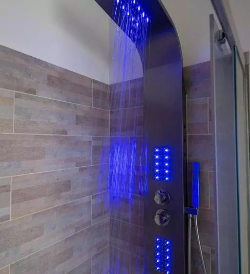 تختخواب و صبحانه Suite184