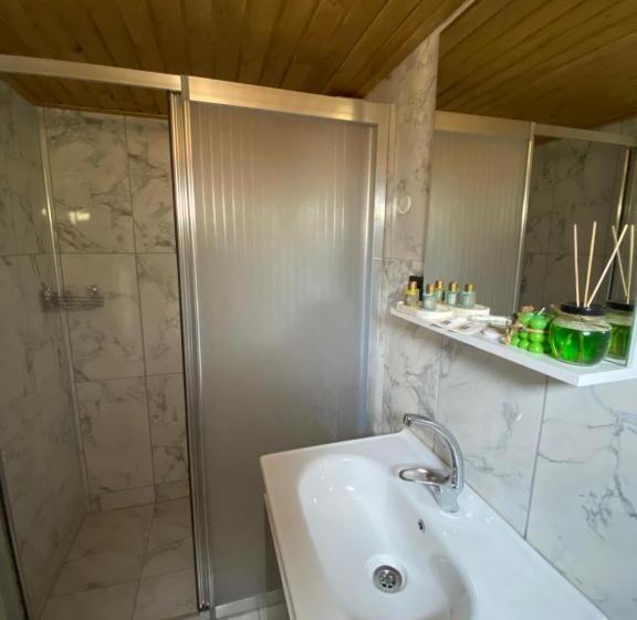 تختخواب و صبحانه Vayu Hotel&tiny Houses