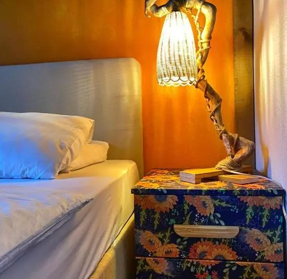 ベッドアンドブレックファースト Vayu Hotel&tiny Houses