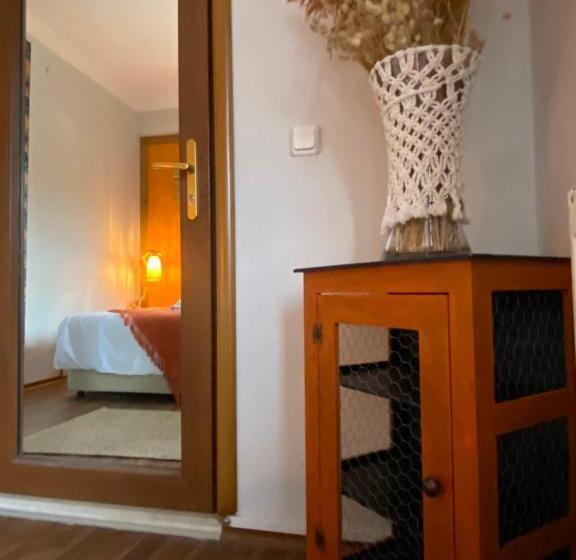 تختخواب و صبحانه Vayu Hotel&tiny Houses