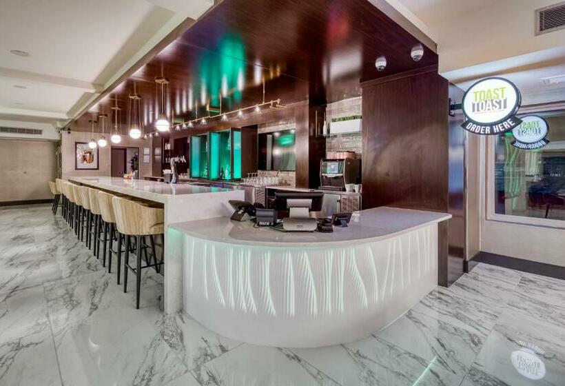 בית מלון כפרי Holiday Inn Kansas City Downtown, An Ihg