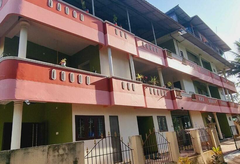 בית מלון כפרי Oyo 90650 Haiwa Beach Residency