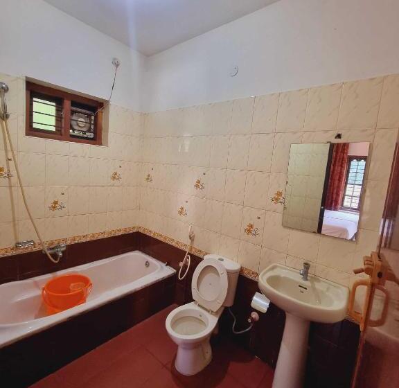 בית מלון כפרי Oyo 90650 Haiwa Beach Residency