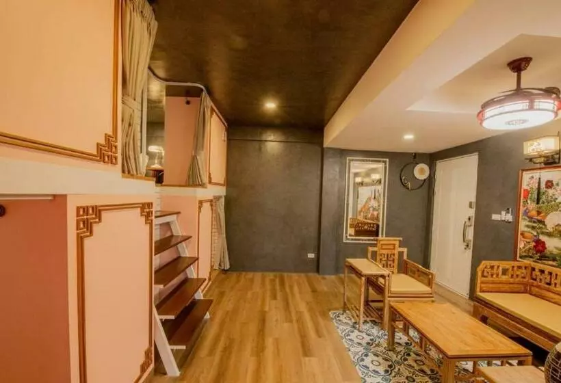 Lynlan Hostel & Cafe