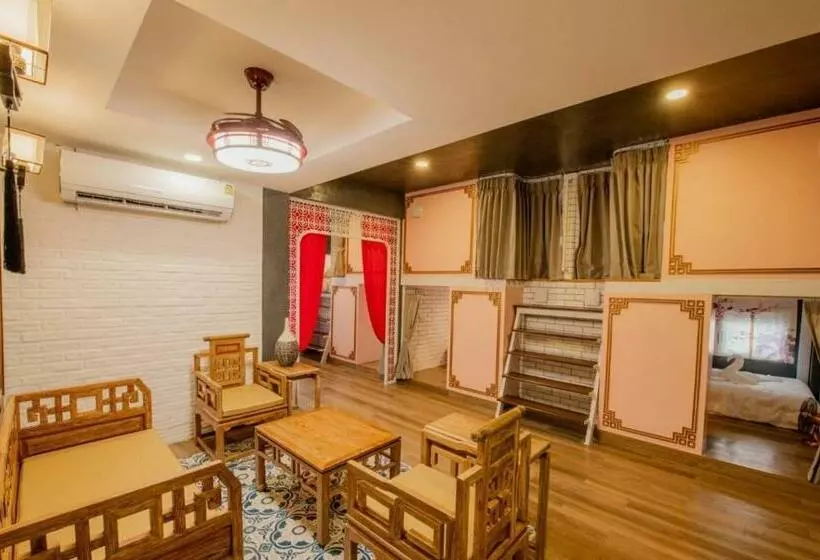 Lynlan Hostel & Cafe