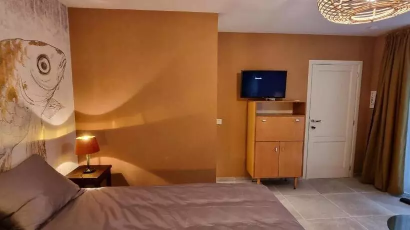 ベッドアンドブレックファースト Logies La Chèvre Folle