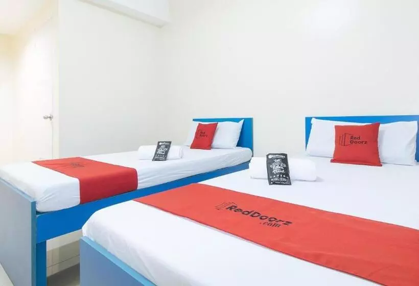 هتل Reddoorz @ Insular Square Mandaue City