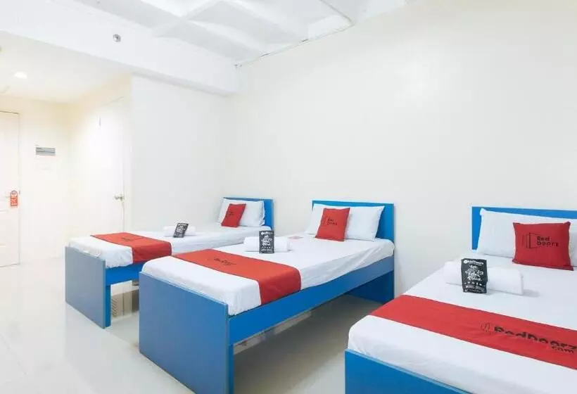 هتل Reddoorz @ Insular Square Mandaue City