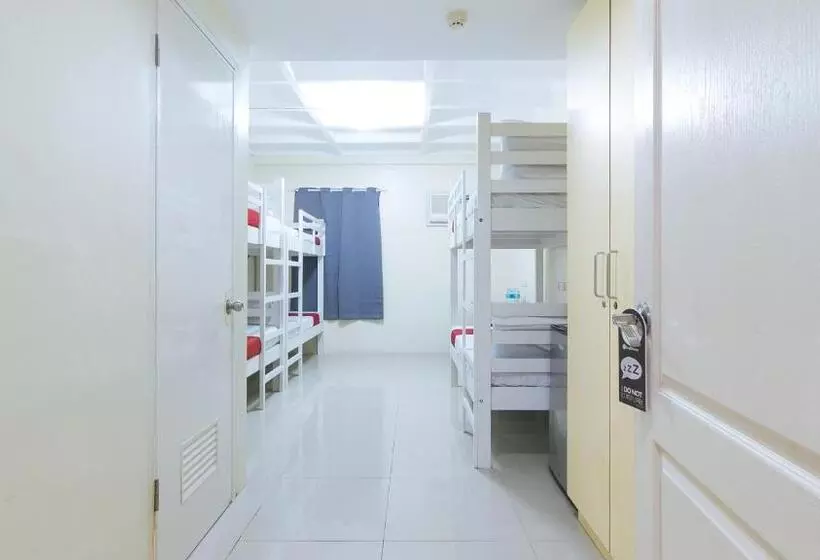 هتل Reddoorz @ Insular Square Mandaue City