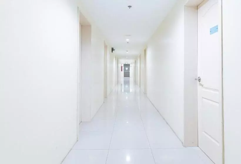 هتل Reddoorz @ Insular Square Mandaue City