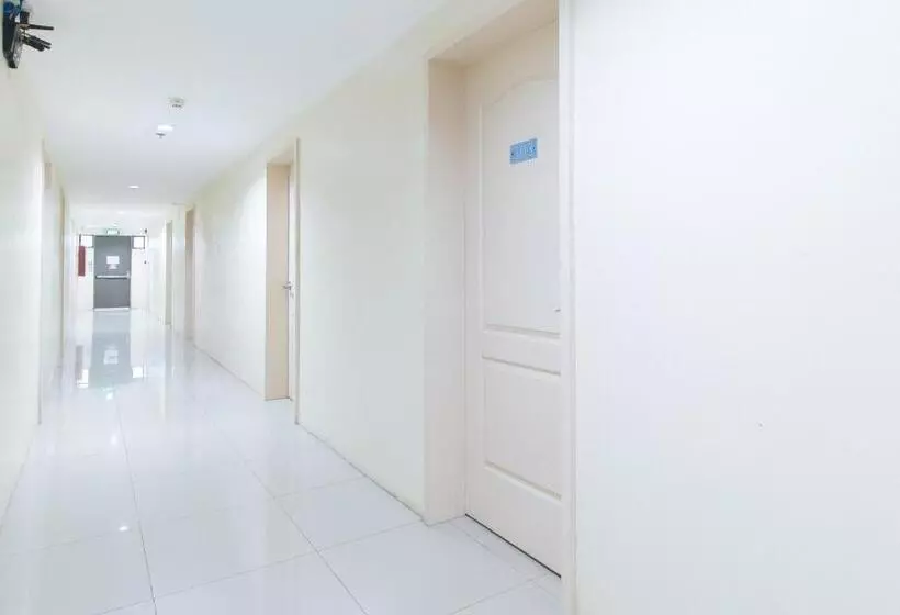هتل Reddoorz @ Insular Square Mandaue City