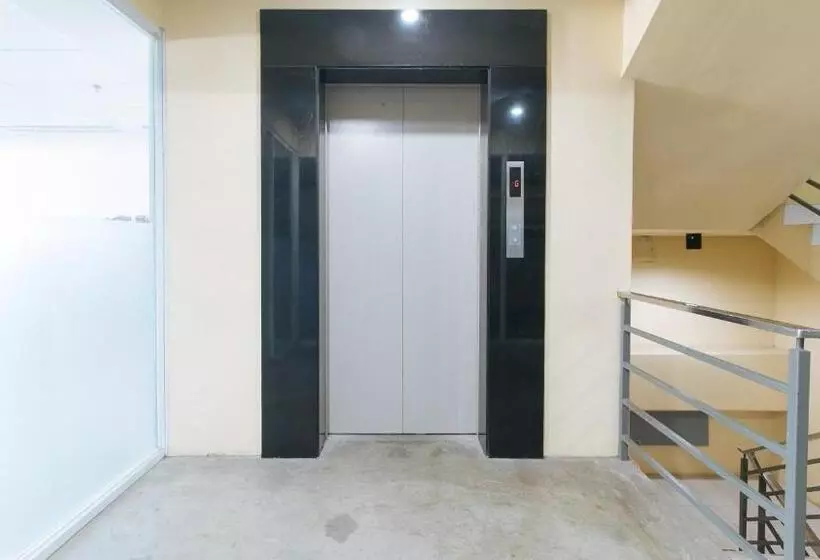 هتل Reddoorz @ Insular Square Mandaue City