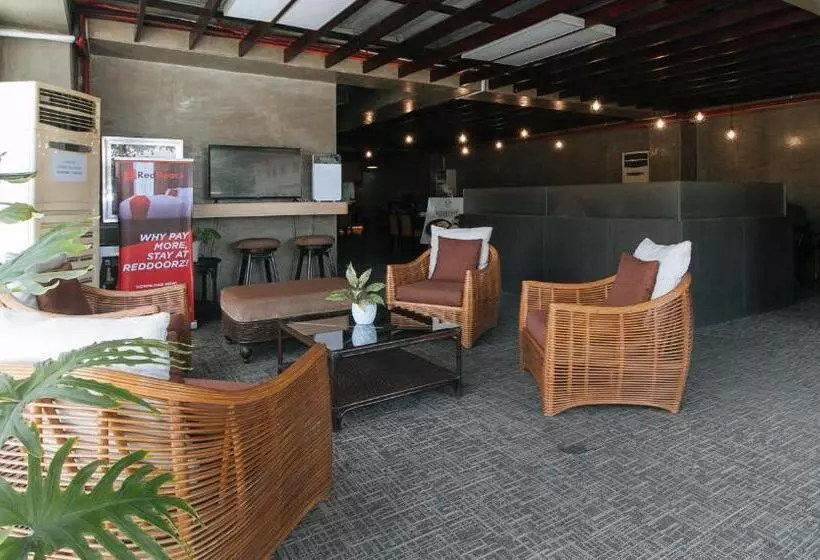 هتل Reddoorz @ Insular Square Mandaue City
