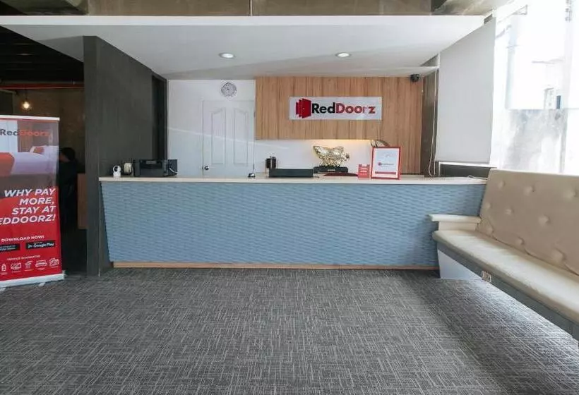 هتل Reddoorz @ Insular Square Mandaue City
