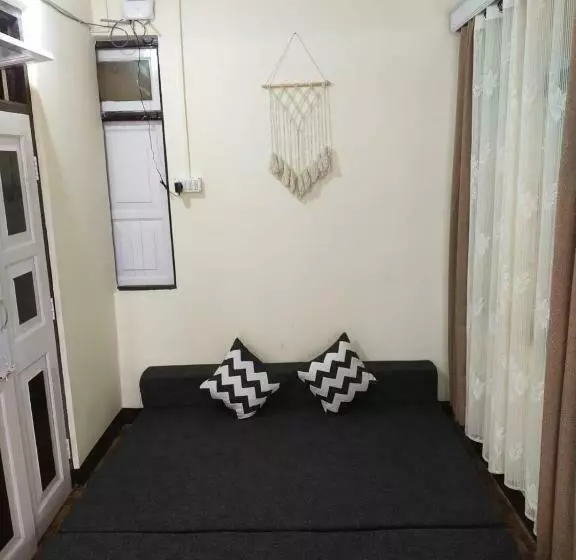ペンション Dukeraj Homestay