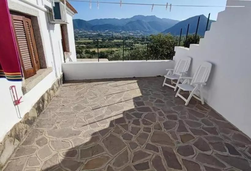 Aamiaismajoitus (B&B) Casa L Ulivariu Affittacamere