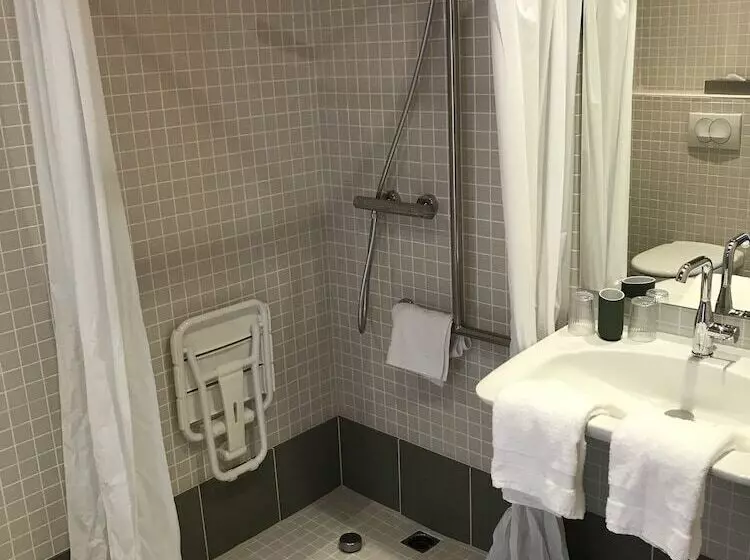 Hotelli Logis Hôtel Altitude Et Spa Pierre Percée