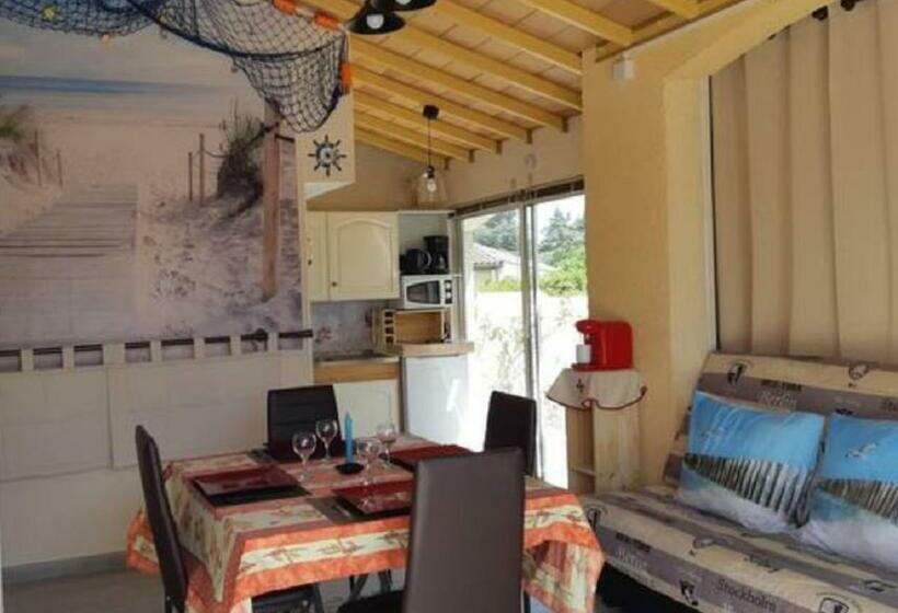 بنسيون Charmant Studio Calme, Avec Piscine