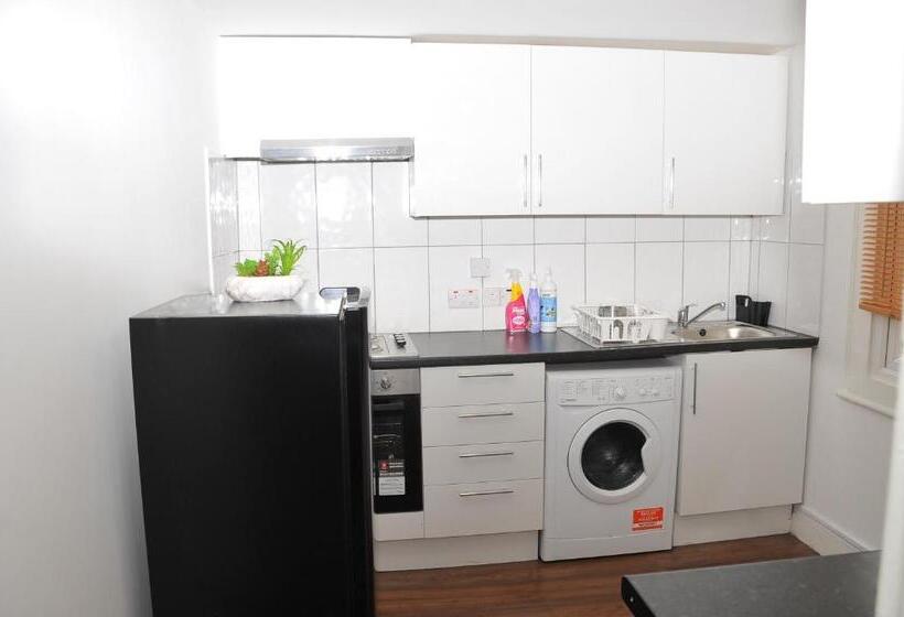 פנסיון Virtue House