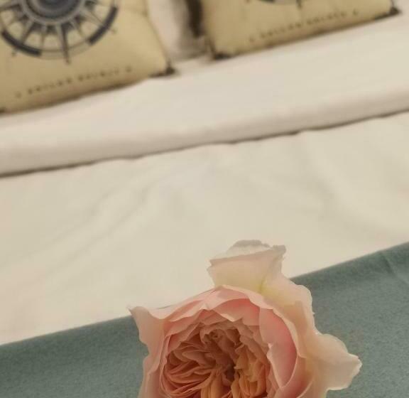 פנסיון Tría Nerá House  Pure Joy