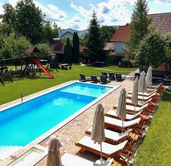 تختخواب و صبحانه Pensiunea Kelemen