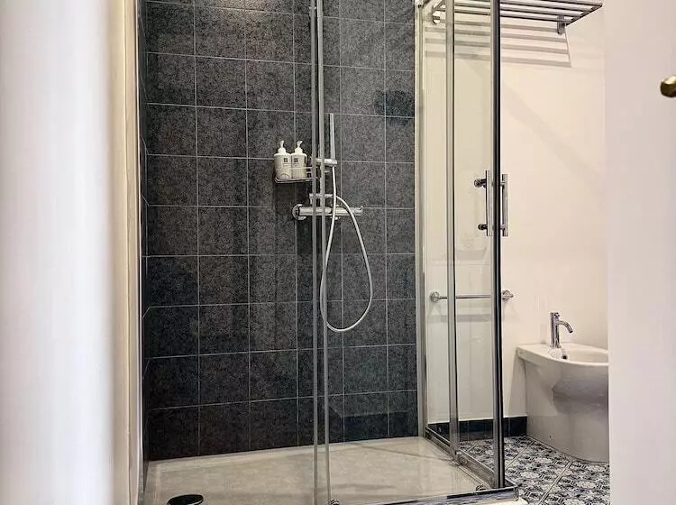 Aamiaismajoitus (B&B) Qurchiti