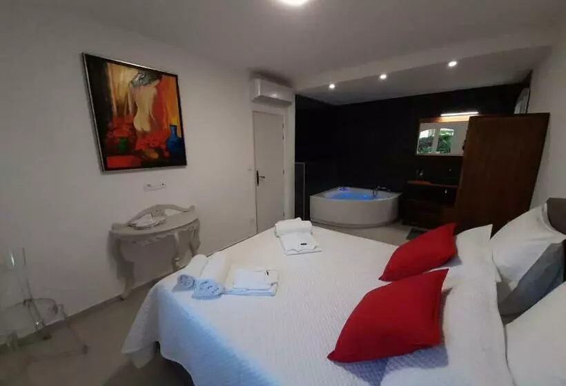 تختخواب و صبحانه Villa Rasoa Chambre Love