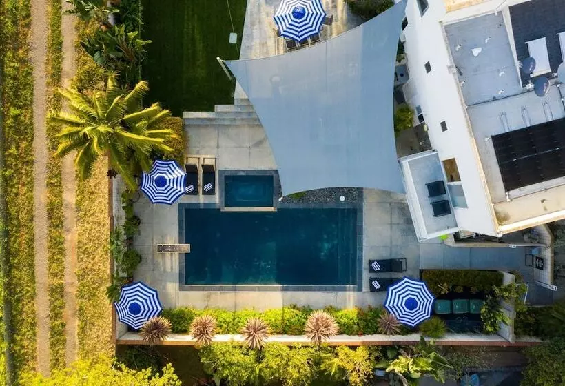 Beachcomber By Avantstay Elegant Modern Estate W Pool Hot Tub Outdoor Dining