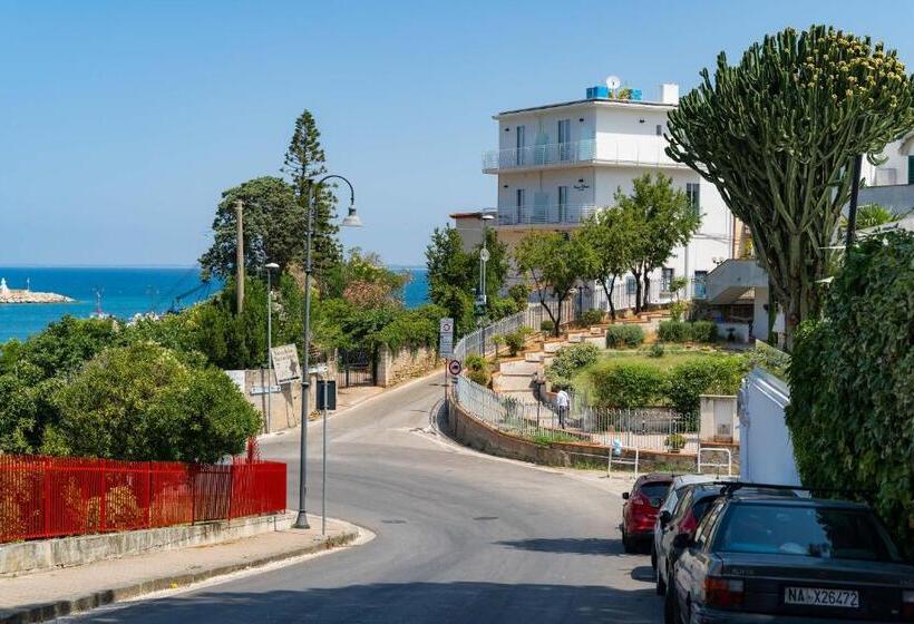 مبيت وإفطار Donna Adriana Rooms