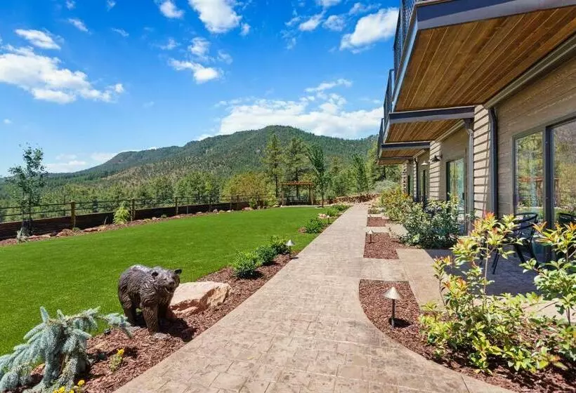 Hotelli Lodge At 5600