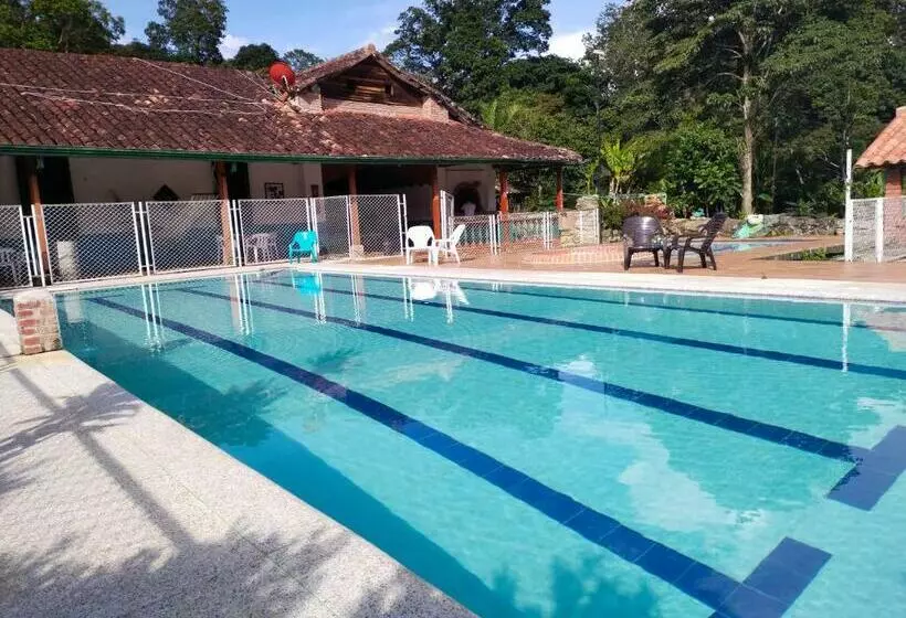 ホテル Villa Laura