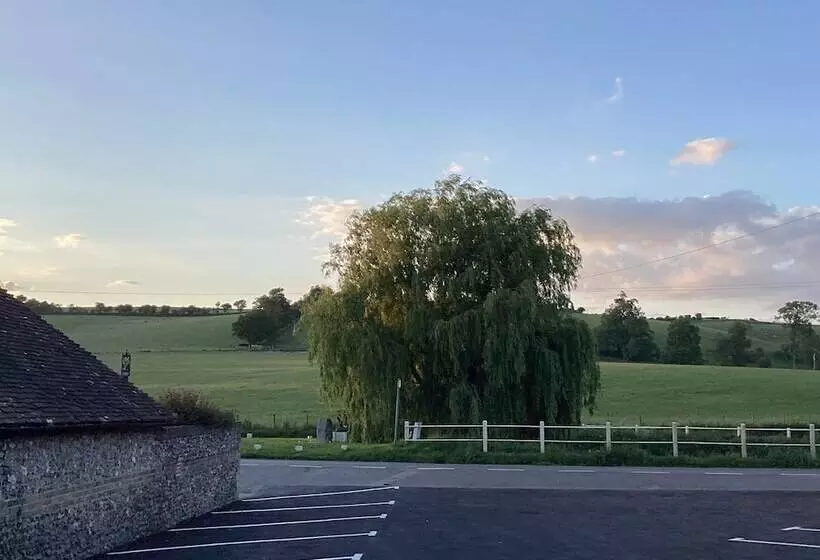 Aamiaismajoitus (B&B) The Lydden Bell