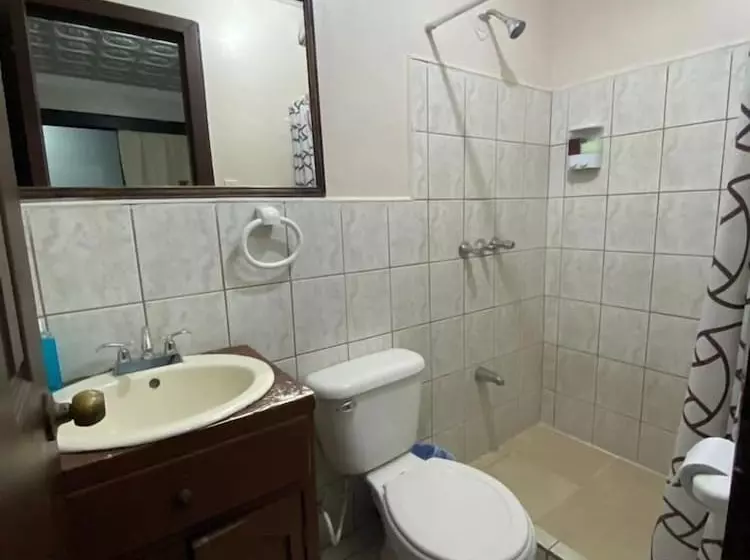 هتل El Tucan Alajuela