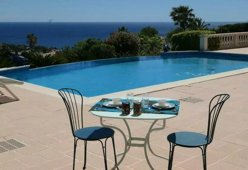 Aamiaismajoitus (B&B) Chambre Avec Vue Mer Exceptionnelle Avec Piscine