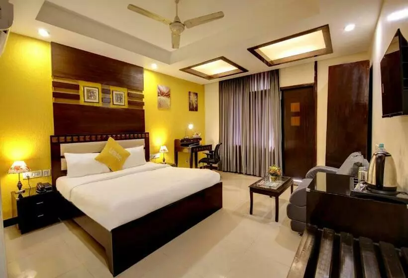 Majatalo Lime Stays B&b Gk 2 At Greater Kailash Metro South Delhi Nearby Saket Select City