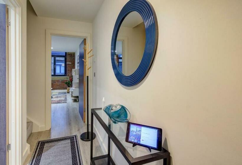 Stylish  New York Loft  2 Bed Apartment