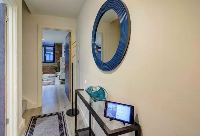 Stylish  New York Loft  2 Bed Apartment