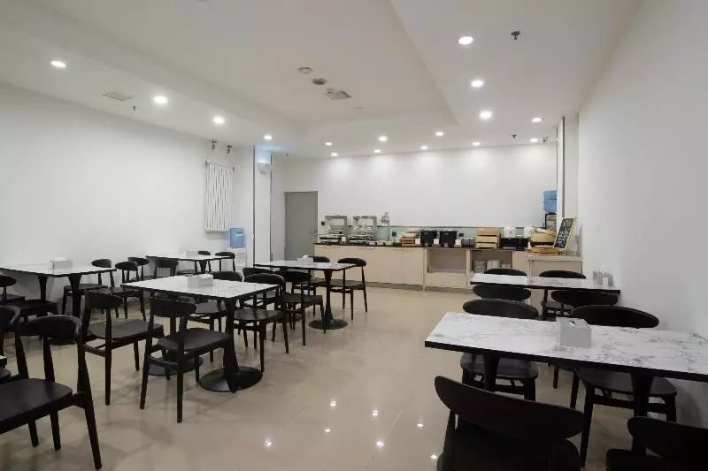 Отель Hanting  Beijing Jiuxian Qiao 798