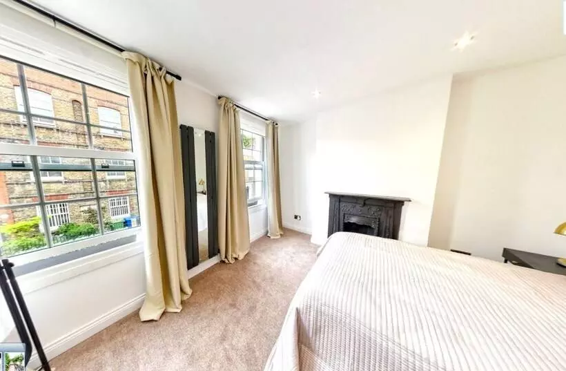 Charming 2 Bed House In London
