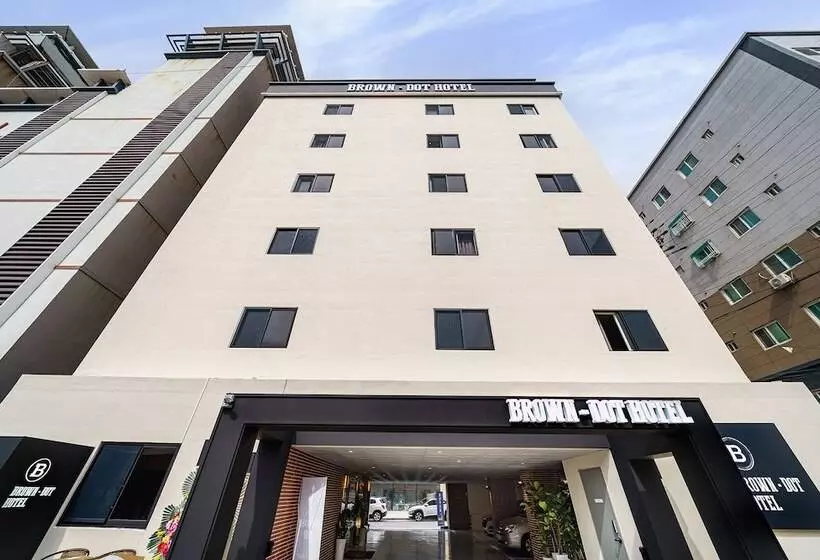 مُتل Brown Dot Hotel Geomdan