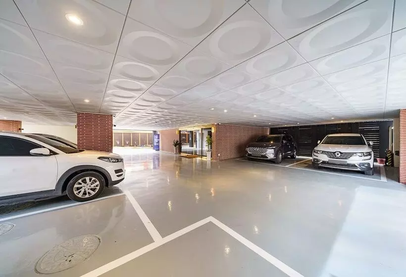 مُتل Brown Dot Hotel Geomdan