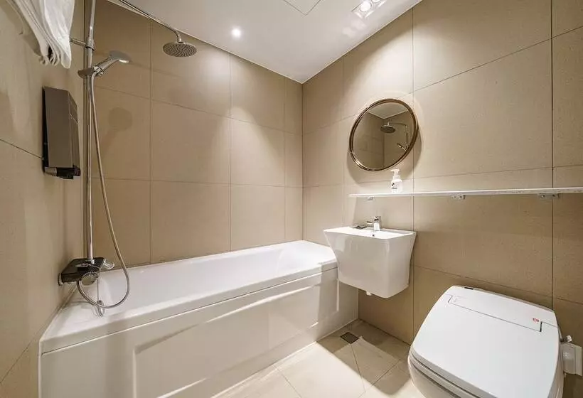 مُتل Brown Dot Hotel Geomdan