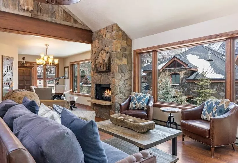 Ghostriders 11 By Avantstay Top Floor Condo W/ Large Patio & Mountain Views!