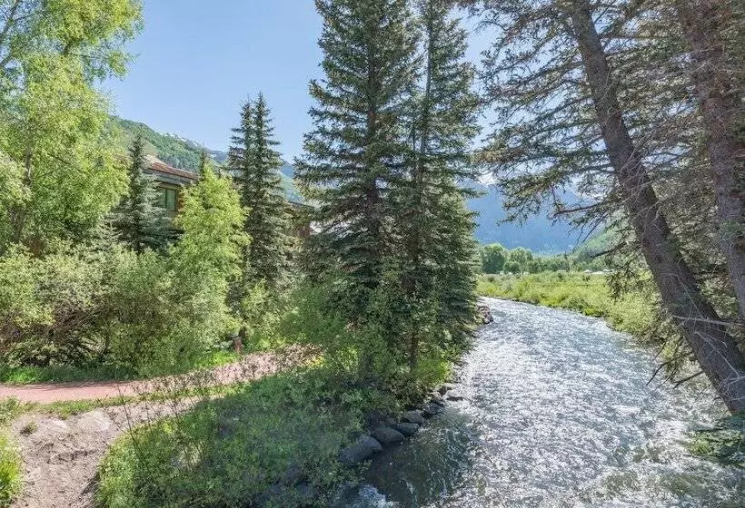 Ghostriders 11 By Avantstay Top Floor Condo W/ Large Patio & Mountain Views!