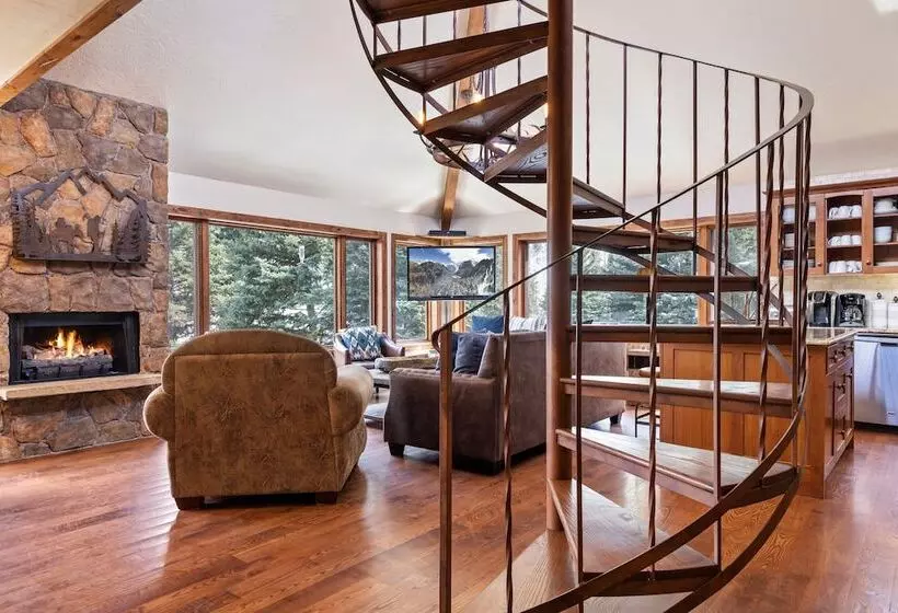 Ghostriders 11 By Avantstay Top Floor Condo W/ Large Patio & Mountain Views!