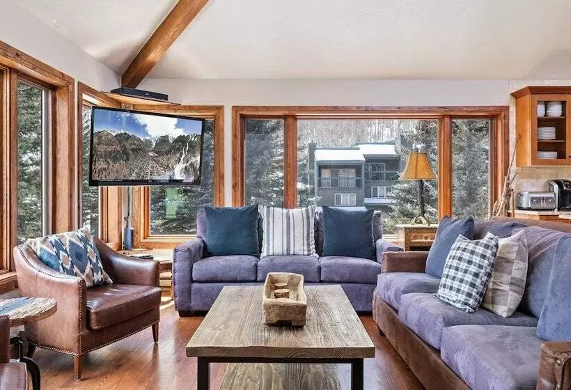Ghostriders 11 By Avantstay Top Floor Condo W/ Large Patio & Mountain Views!